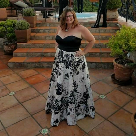 Plus size gown - Picture 5 of 5